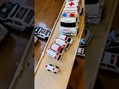 Big Ambulance Pushing mini ambulances #救急車 #minicar #ambulance