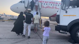 اول مرة الاميرة فيروز تركب طيارة   الي المنزل الحبيب دندنها
