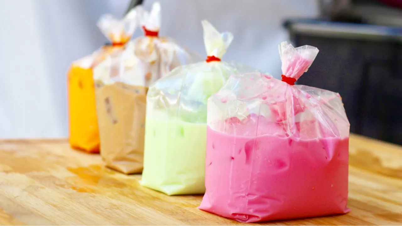 Colored Milk Drinks: Pink milk, Cream soda milk, Instant Thai iced coffee and Thai iced Tea