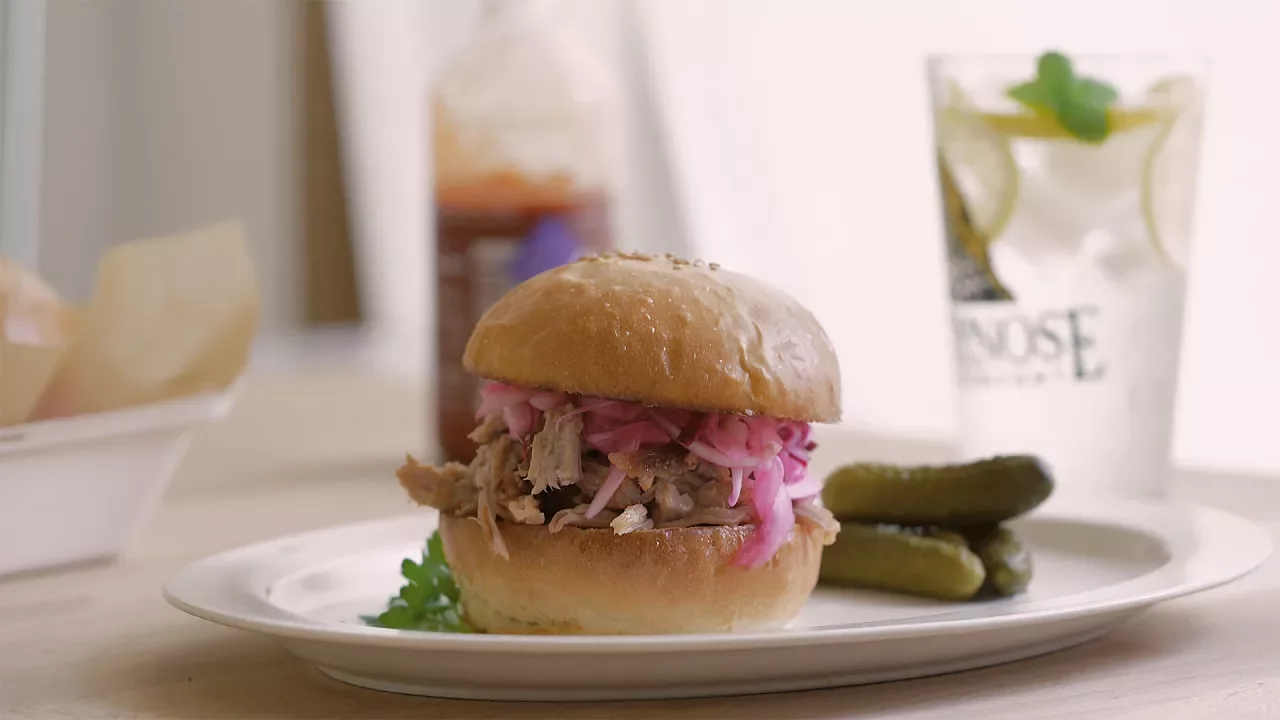  : Pulled Pork Burger with pickled onion   Honeykki 