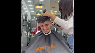 اول امرأة حلاقة للرجال في الجزائر 