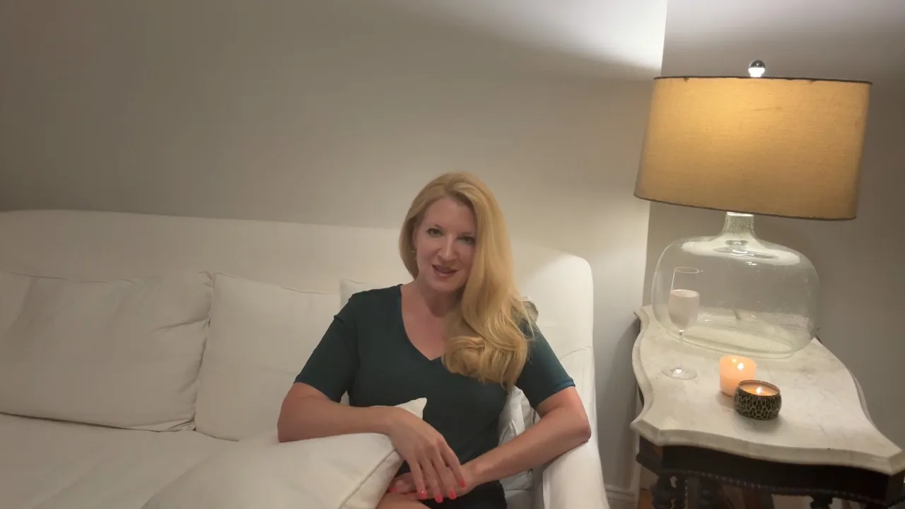 Founder telling the story of how she and her sisters came up with the idea for Midnighties