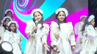 تابع لاول مره نشيد التوأمان الجميلان كيان و ميلان مع الاستعراض 