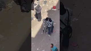 اليوتيوبر لولا فاني في انتظار خروج جثمان طليقها من أسفل أنقاض عقارين حدائق القبة  اليوتيوبر لولا فاني في انتظار خروج جثمان طليقها من أسفل أنقاض عقارين حدائق القبة