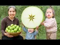 Download Lagu Harvesting a huge apple orchard and catching fish to sell at the market with his little daughter