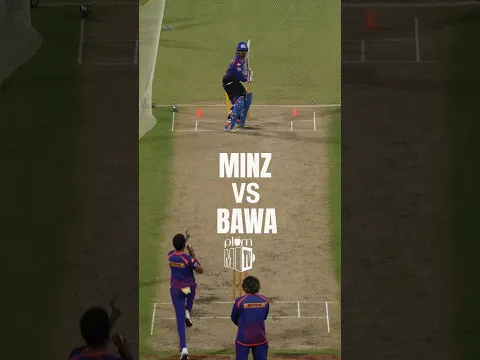 𝗘𝗸 𝗞𝗮𝗿𝗲𝗲𝗯𝗶 𝗠𝘂𝗾𝗮𝗯𝗹𝗮 👊 Kya lagta hai, last ball pe out ya not out? 👀 | #MumbaiIndians #OneFamily
