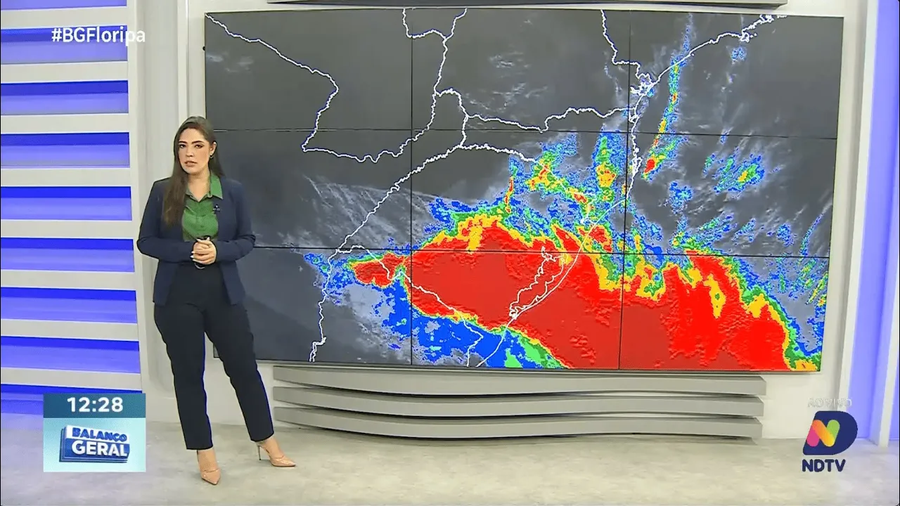 Central do Tempo - Terça de calor intenso termina com chegada de frente fria em SC