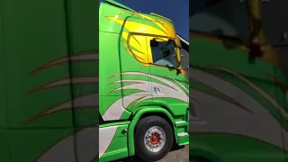 مدام جيت الحياة قابل أهلا بيك  تعالى وخش         أحلا اسكانيا                   دندنها