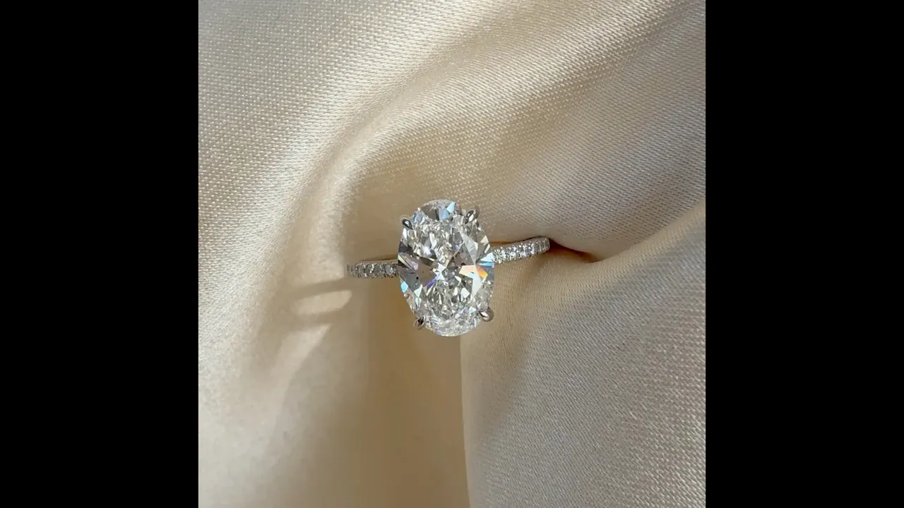 Melina丨Oval Cut Pave Solitaire 3CT Lab Grown Engagement Ring