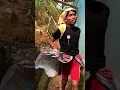 Download Lagu Tingkah lucu seorang lelaki sedang menari pakai lagu India😂😂