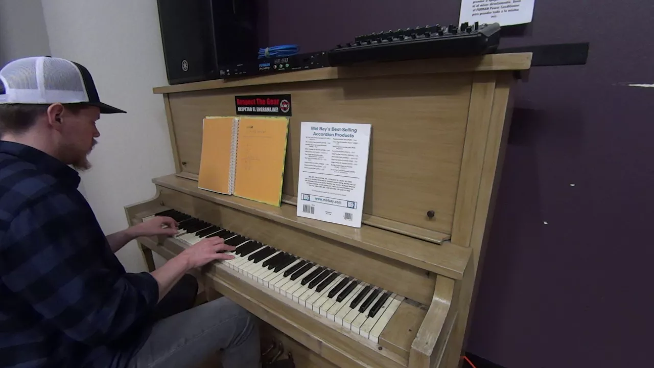 HALLELUJAH! I'M A BUM (Folk Song) - Harry MAC McClintock Piano Cover HALLELUJAH! I'M A BUM (Folk Song) - Harry MAC McClintock Piano Cover
