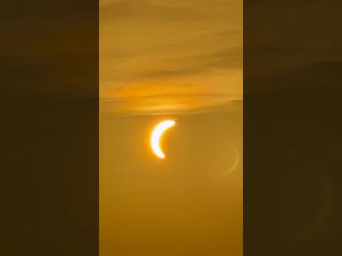 OMG THE MOON IS OVER THE SUN π