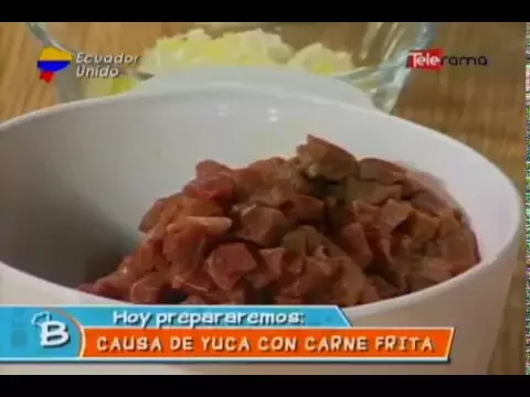 Causa de yuca con carne frita