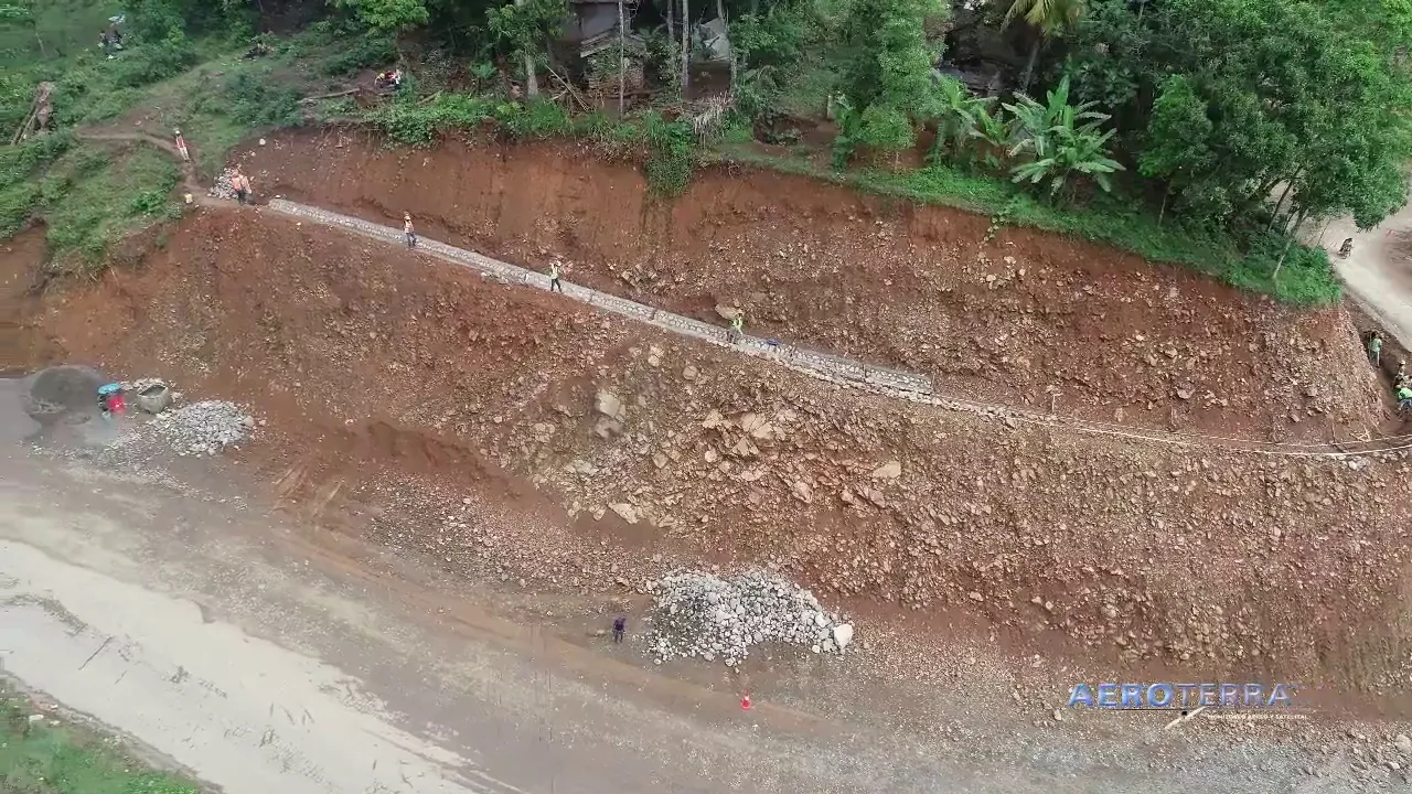 Detalle de la construcción de  la carretera Plaisance – Camp Coq, Haití