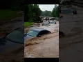 Download Lagu Suasana terjebak dijalan saat banjir bandang berlumpur#s