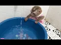 Download Lagu monkey Diana naughty hid from her mother to bring out flour to play