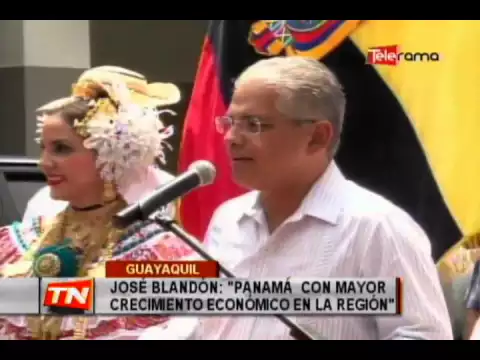 Develan placa de agradecimiento por designación de calle Panamá