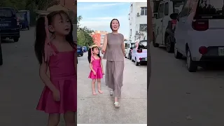      أمي المجنونة وقعت في موقف محرج                                                            دندنها