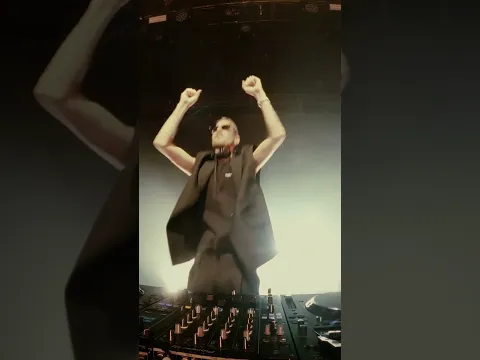The crowd went wild 😍🔥 Take It Slow (Bullit) is out now! @robinschulz @WatermatMusic