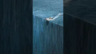 غرق مركب في البحر  غرق مركب في البحر