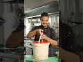 Download Lagu Horecastudent Shaksedi maakt een wrap met tonijn-Linzensalade