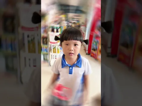 什么眼神啊？？？？ #6500万艾莎内裤  #人类幼崽  #露兮粑粑  #小小露兮 #内容启发搜索