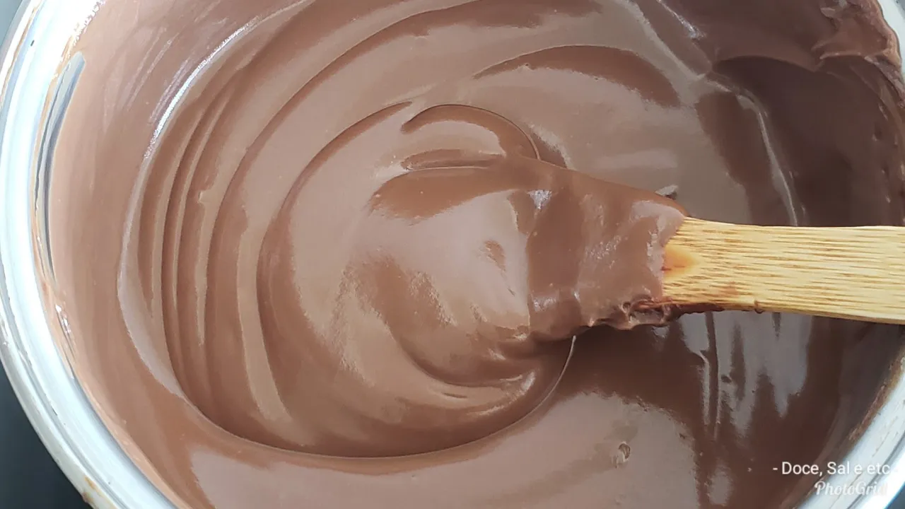 Nesse vídeo vou te ensinar a fazer uma Ganache em Ponto de Bico Maravilhosa que é Perfeita para Rech. 