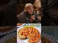 Download Lagu Paddy's hilarische reactie toen hij voor het eerst een pindakaas- en jammenbroodje probeerde