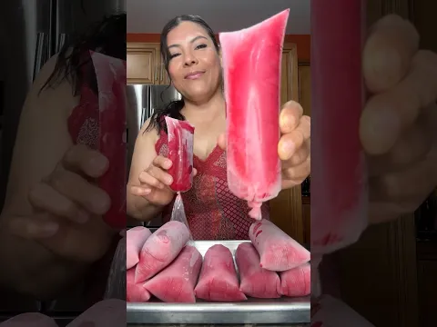 Bolis de limonada brasileña con cereza