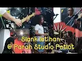Slank lagi latihan di parah studio Potlot