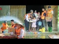 Download Lagu Witnessing the Bualoi storm, CEOJohn and Tu Mai bravely went to help those in need.