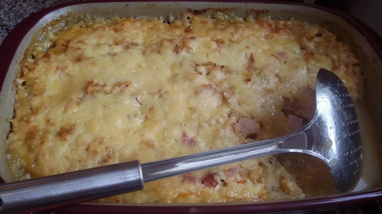 Kasseler Nackenbraten mit Sauerkraut und Kartoffeln einfach und schnell im Backofen zubereitet. 