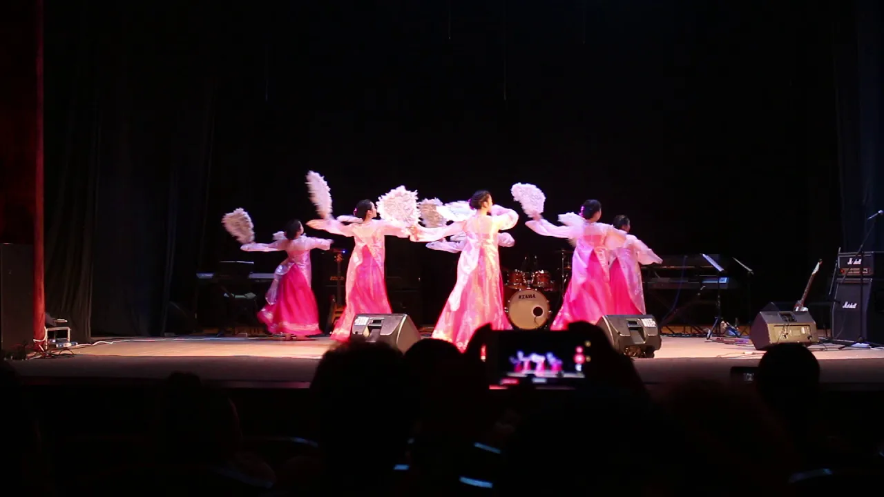 Korean traditional dance "Arilang Gamudan" from Russia.