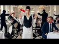 Download Lagu Milliardär sieht Kellnerin ruhig bleiben beim Überfall – seine Reaktion geht viral!