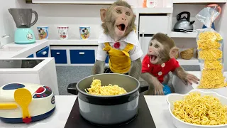 Download Monkey Bim Bim cooks noodles to make breakfast for baby monkey Obi MP3