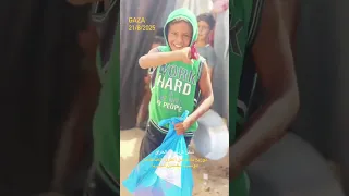 توزيع مئات من الطرود الغذائيه علي المخيمات Gaza اكسبلور غزة 