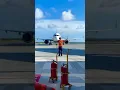 Download Lagu Bagaimana pilot memarkir pesawatnya? - Pria yang mengatur pesawat