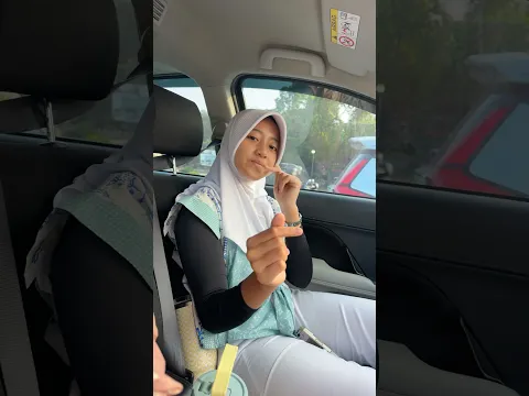 DINAR SEKOLAH PAKE BATIK, HARI INI KALIAN SEKOLAH PAKE BAJU APA? #shorts