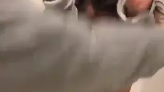 معانات خلع الملابس لأصحاب الخدود 