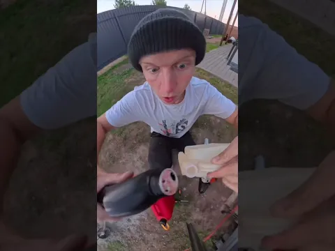 У нас холодно, готовлю дрова на зиму😅