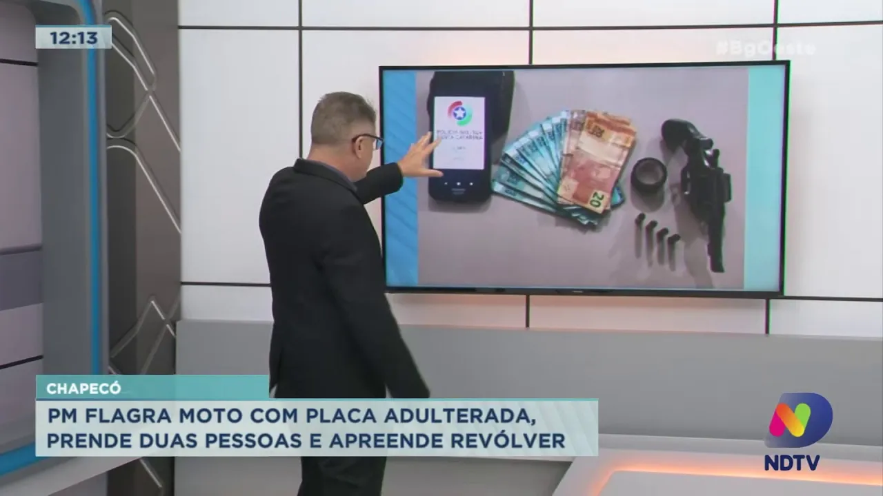 Chapecó: PM flagra moto com placa adulterada, prende duas pessoas e apreende revólver