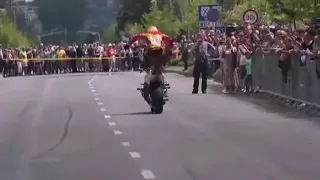 اني عاشق لا تفارق نبض قلبي 