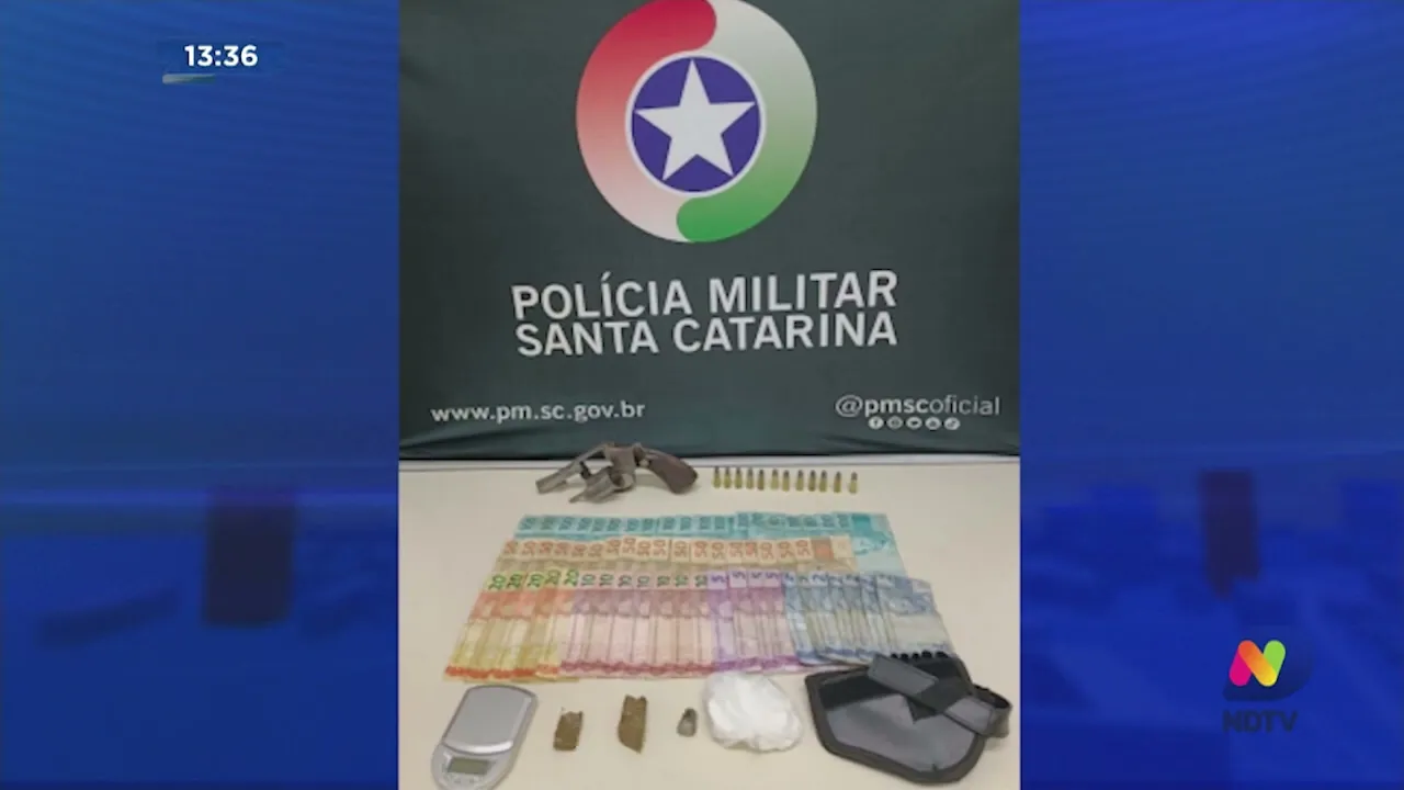 Suspeito de tráfico de drogas é preso com arma e mais de três mil reais em Blumenau