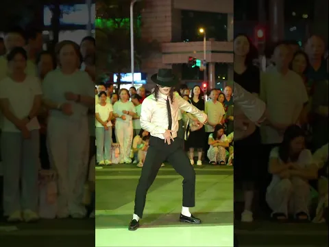 17 years later, he was born again in China! 蔡军模仿秀 2 clip4 #moonwalk #dance #rollerskating