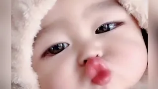 احلا واجمل طفل كوري كيوت يطيكم عيدية بوسات 