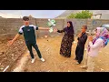 Download Lagu Ongelooflijke steun: financiële hulp voor een dakloos gezin om een huis te bouwen