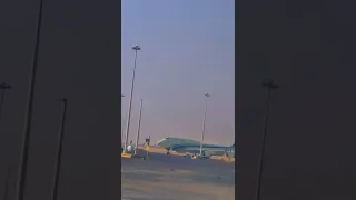 مطار الملك خالد الدولي ركبوني فوق طيارة 