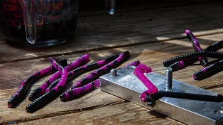 Using A Dual Injector On An Open Pour Fishing Mold Making Black and Pink Fishing Lures