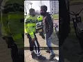 Download Lagu Gozer wil niet aangeraakt worden door politieagent (maar wordt dat uiteindelijk wel)