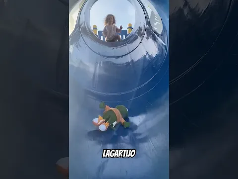 ¡Juguemos en el parque!🤩🛝 #youtubekids #play #shortsfeed #funny